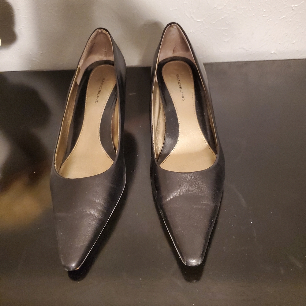 Black kitten heel pump. Size 9.5